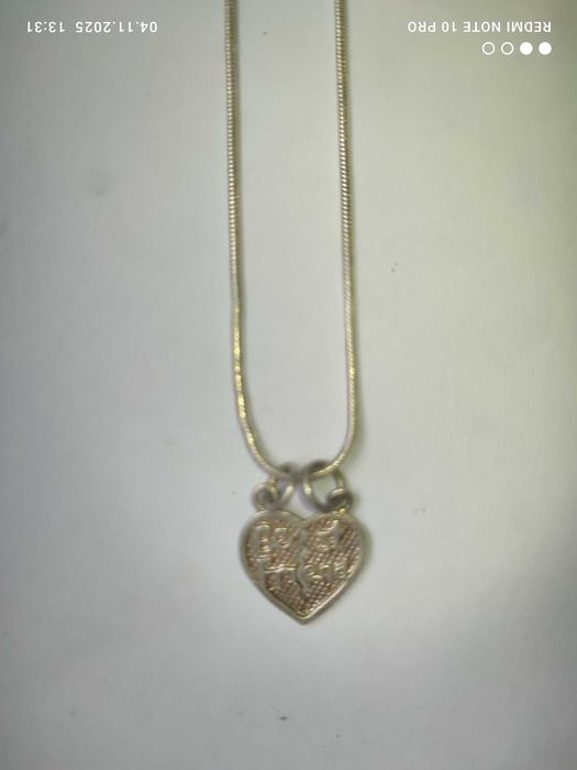 Серебряная цепочка с красивым кулоном