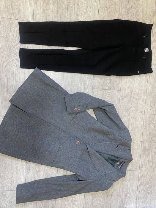 Женская одежда в  отличном состоянии 
Размеры уточняете 
Каждая пара