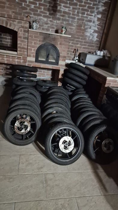 Vând roti motocicleta