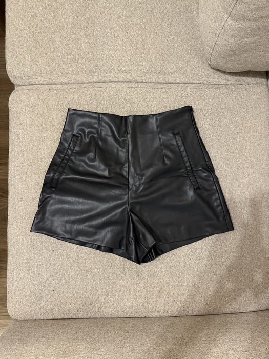 Кожени къси панталони Zara