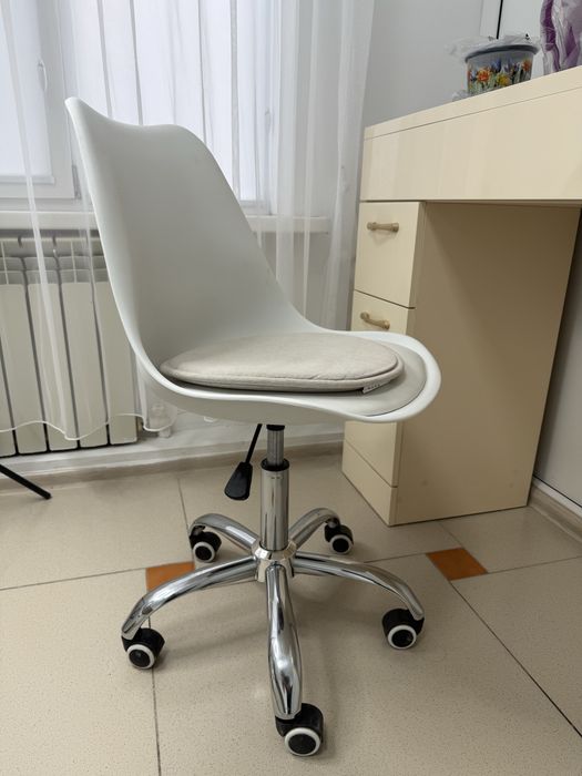 продам кресло белое