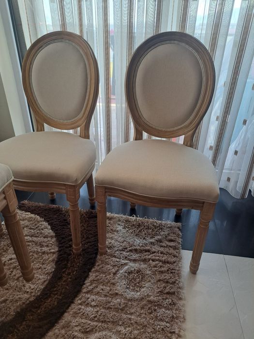 Vând scaune din lemn masiv