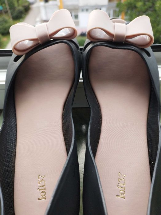 Balerini negri cu funda, semi decupati, cauciuc, flexibili. Marimea 39