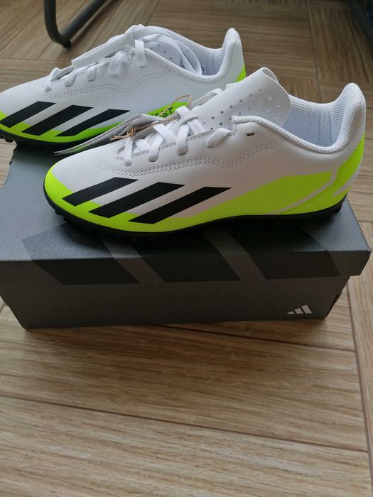 Футболни обувки за деца adidas