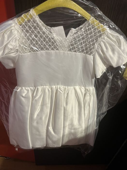 Rochite elegante albe