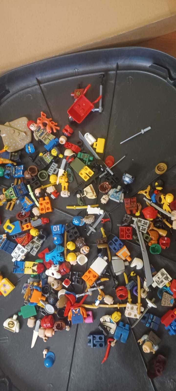 Lego- diverse culori şi mărimi