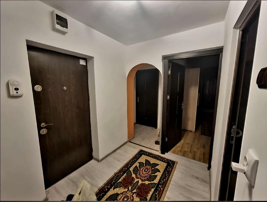 Închiriez apartament