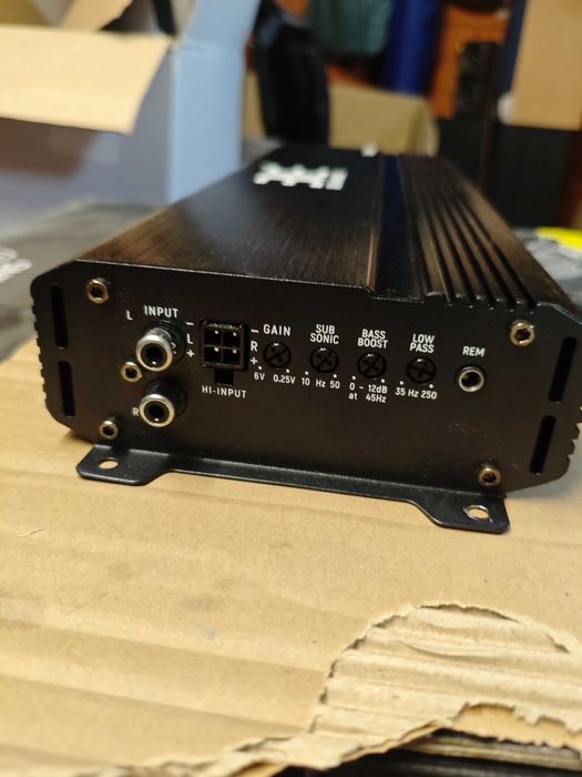 Продавам комплект субуфер, усилвател, кондензатор и инсталация