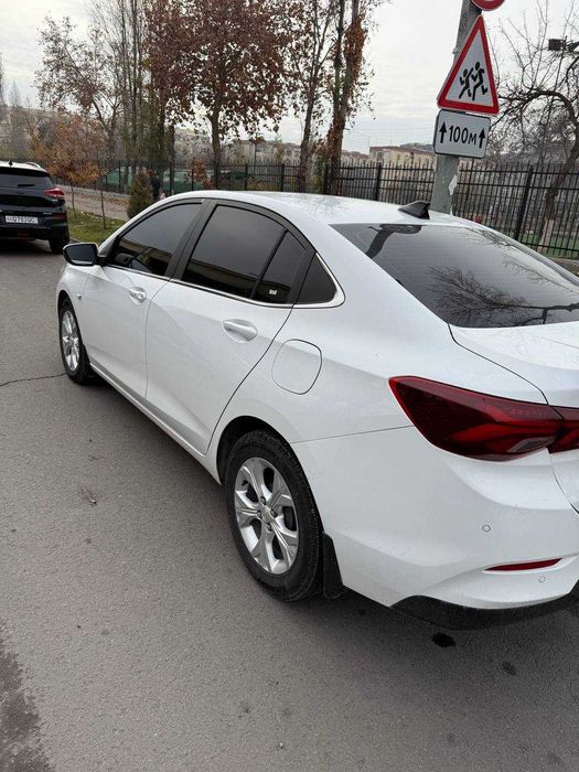 продается, кредит 4000 ONIX 2023 год, 27000 км. 6-поз. чистый. тюнинг