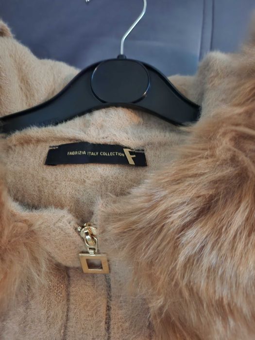 Яке, жилетка с качулка и кожа. Бежов цвят