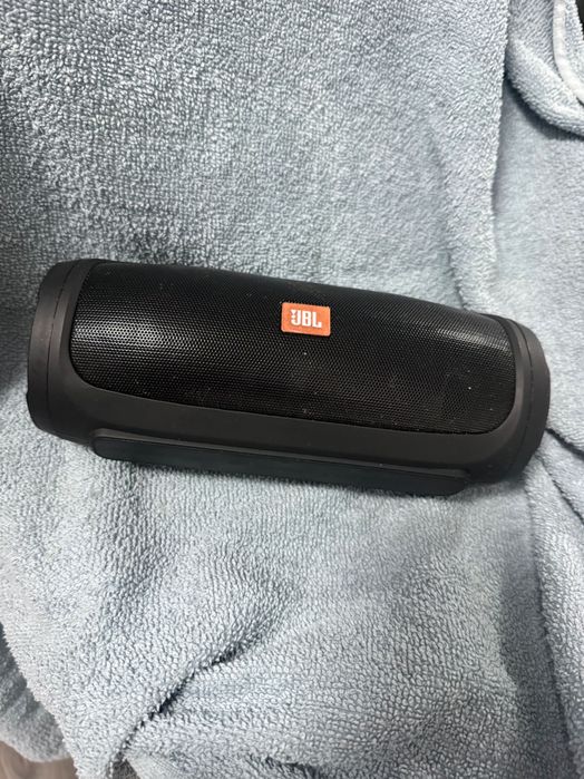 Boxă mică JBL bună