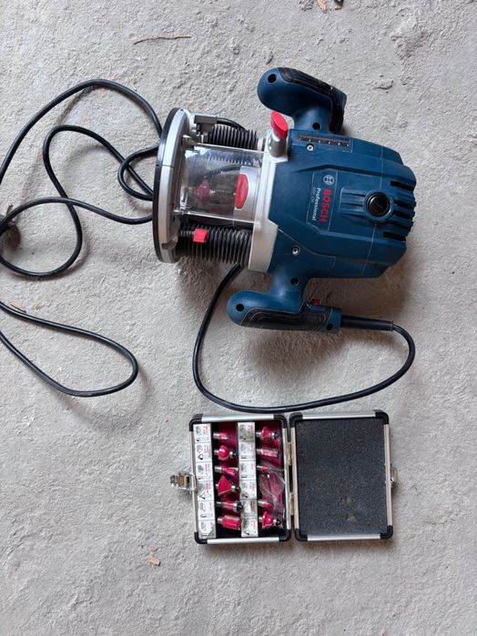 Оберфреза Bosch GOF 130