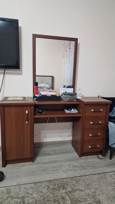 Продам комод с зеркалом