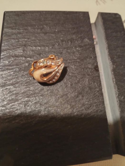 Бижута-обеци, гривни, брошки,синджири