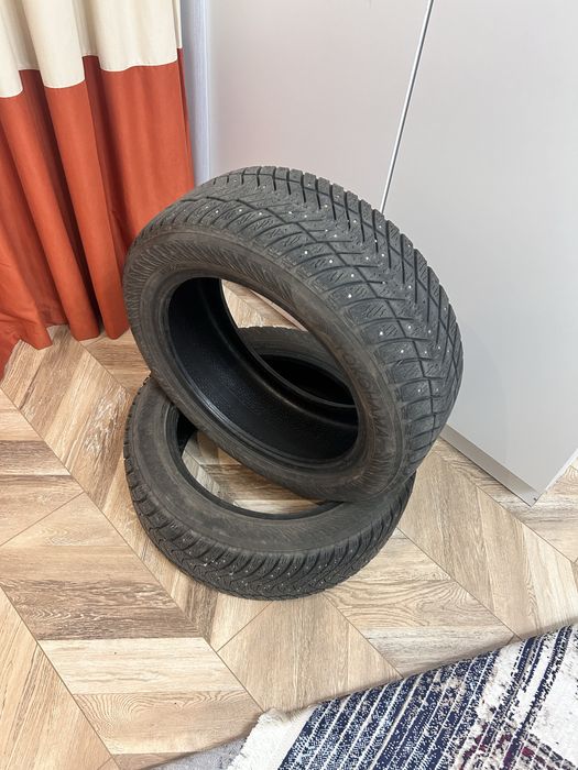 Продаю шины зимние  215/55/R17