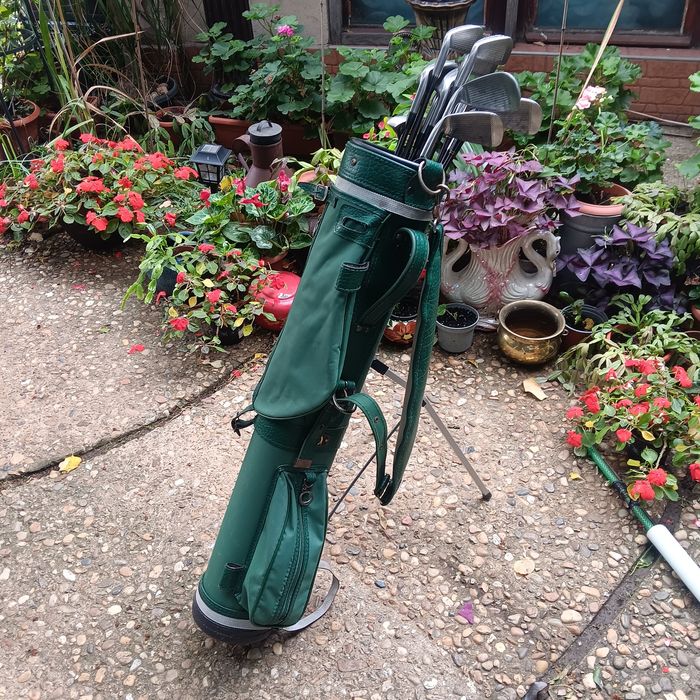 Две чанти със стикове за голф