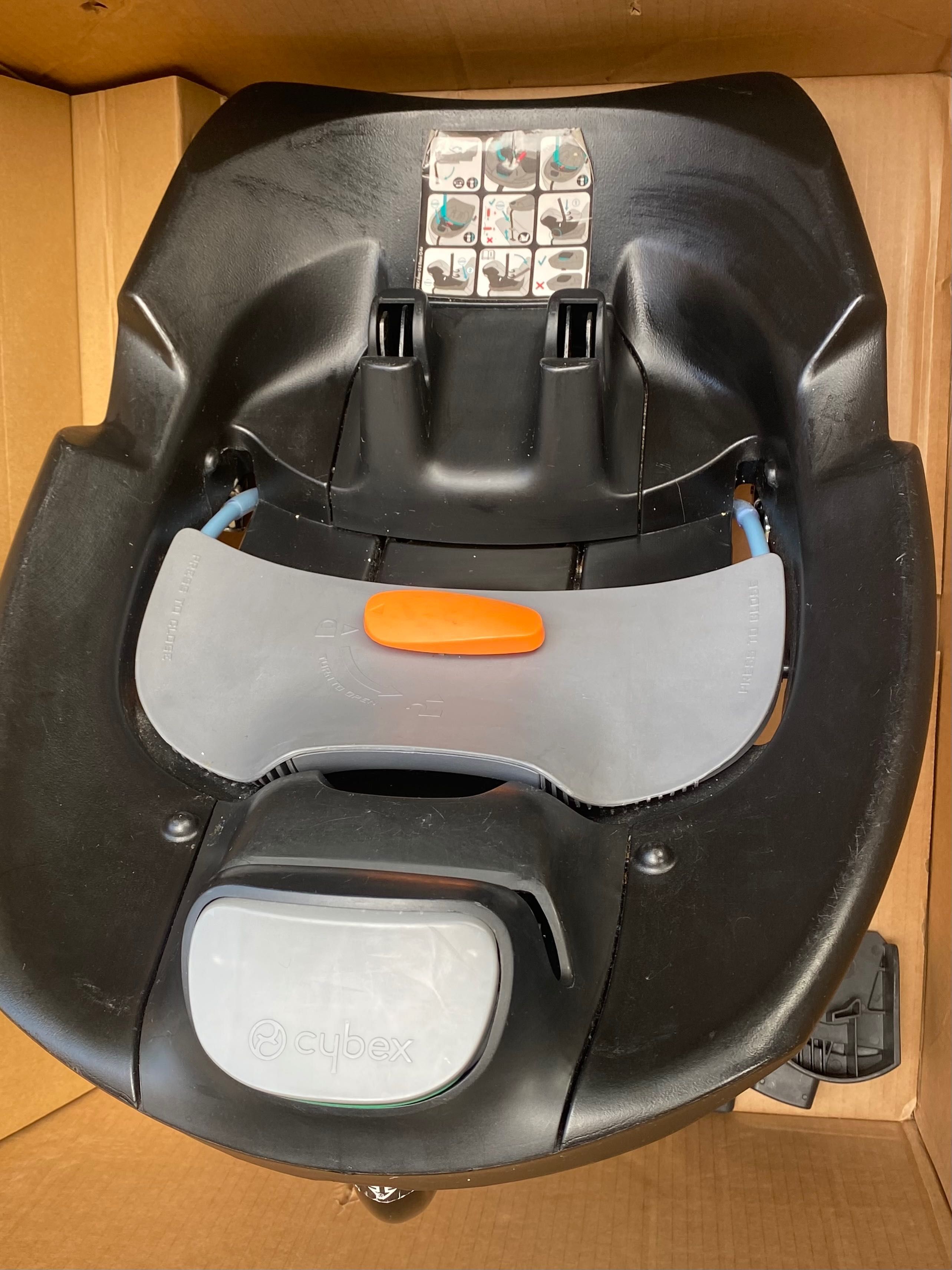 Бебешка количка GB и столче с ISOFIX Cybex