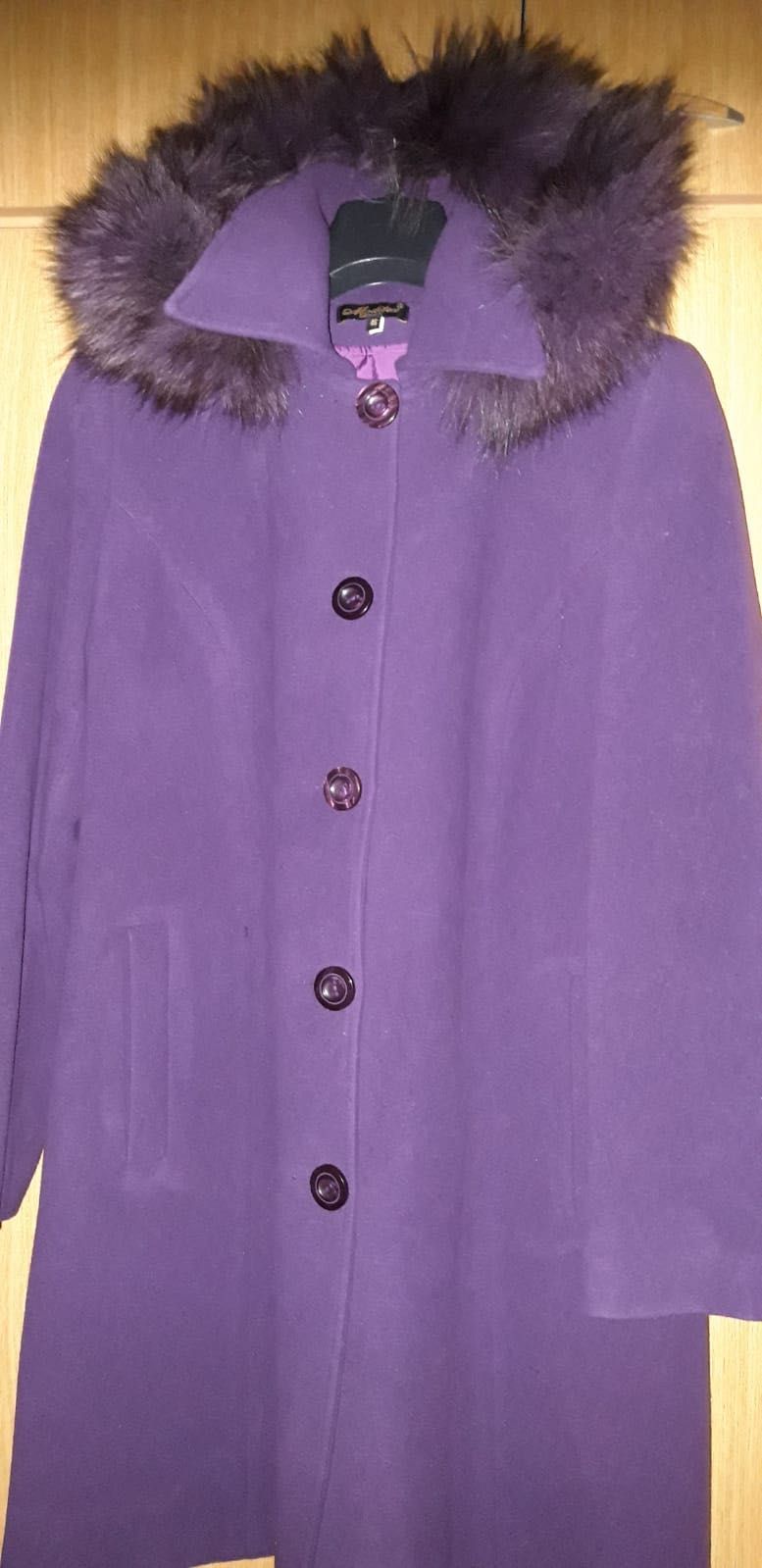 Paltonas dama Marimea 46;  80% lana,culoare lila-mov