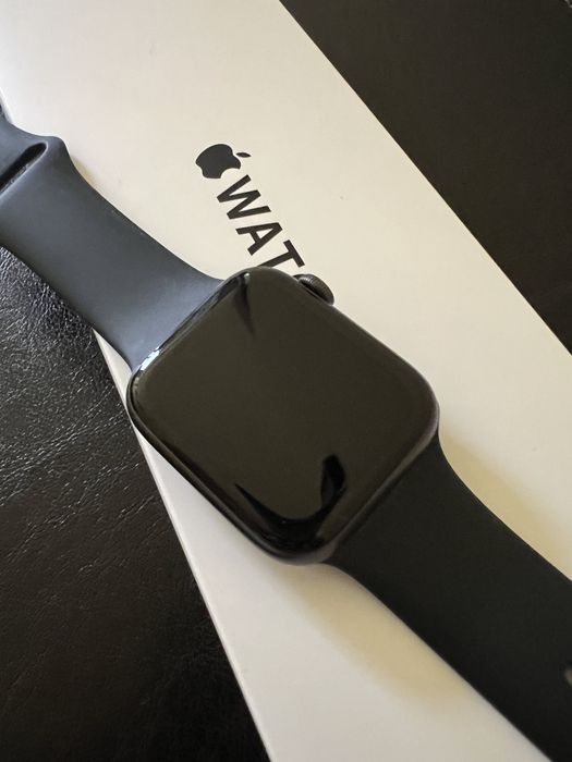 Apple Watch SE , отлично състояние, почти неизползван, с кутия
