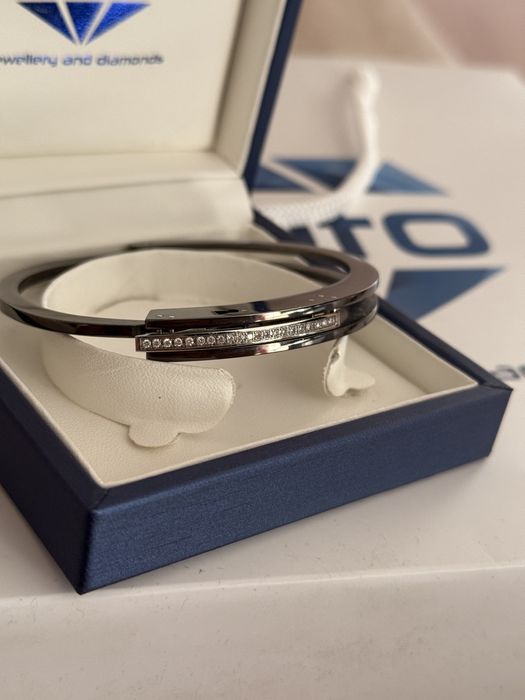 Диамантена гривна