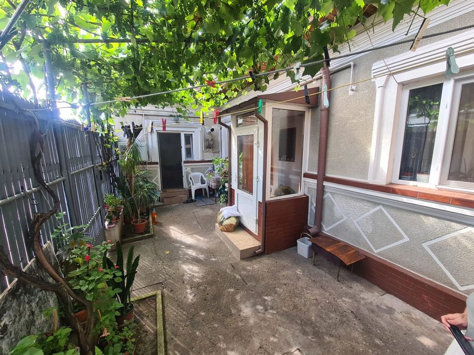 Casuta 3 camere,constructie 1995 Margeanului, strada Coman Ion cu mica
