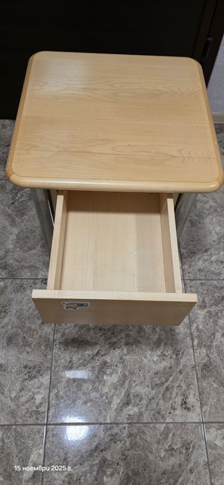 Нощни шкафчета 2бр.от масивно дърво.