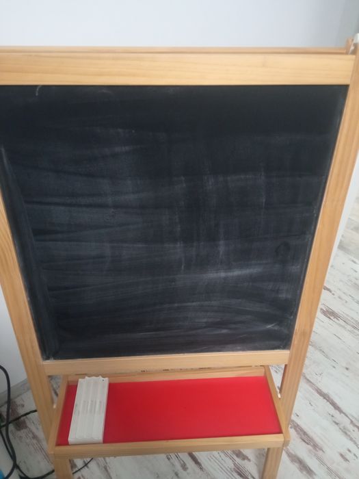 Vând tabla de scris.