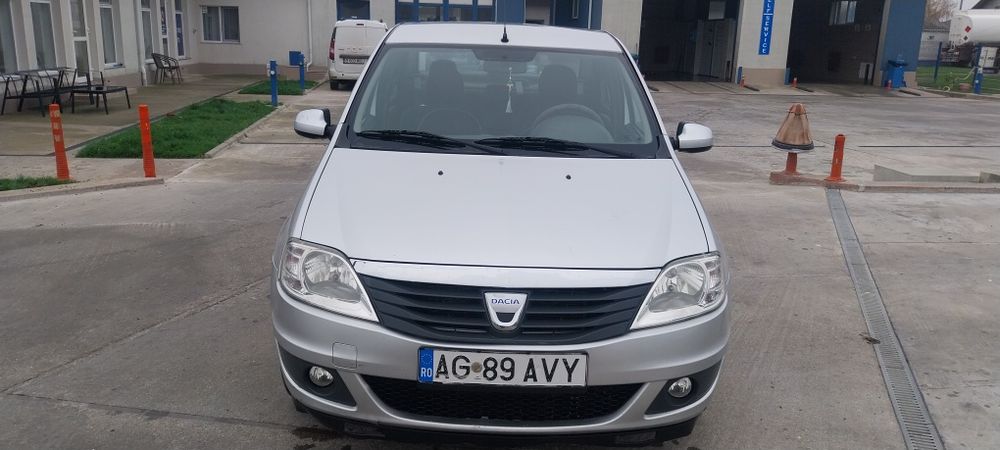 Logan an 2011 benzina 1200