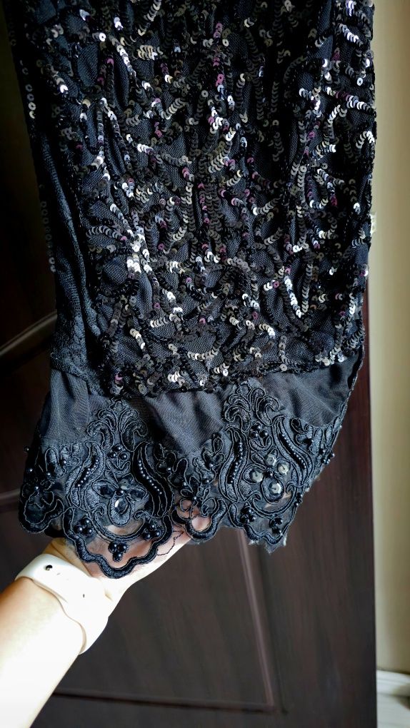Rochie de seara neagra cu spatele go, paiete si dantela
