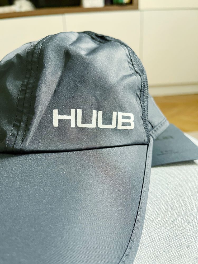 Спортна шапка с козирка за бягане трекинг HUUB Race Cap II