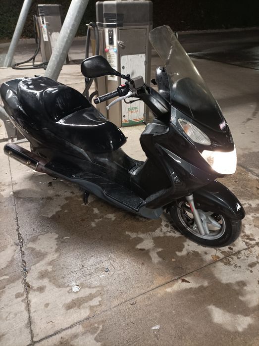 Suzuki Burgman .