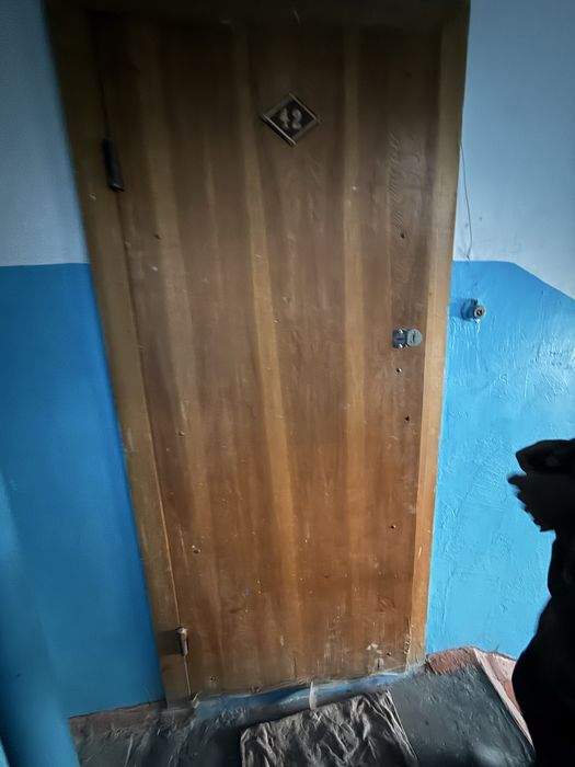 Продам входную металлическую дверь