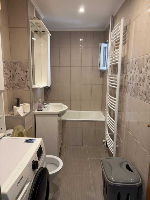 Inchiriez apartament cu 3 camere calea Aurel Vlaicu, Arad