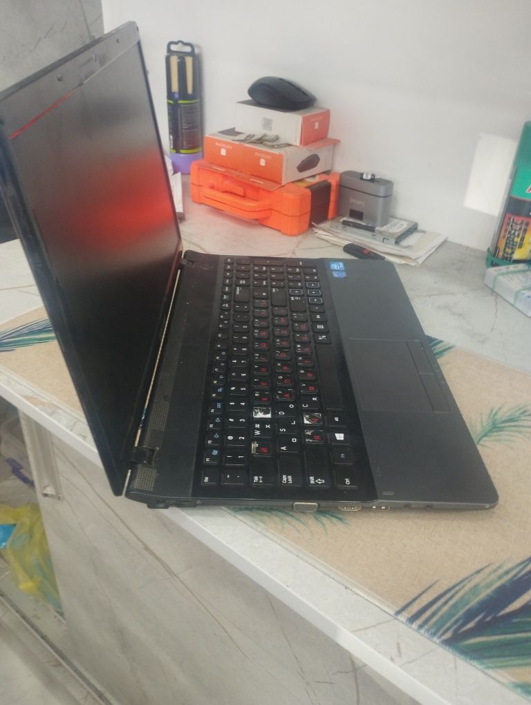 Samsung 300E sotiladi