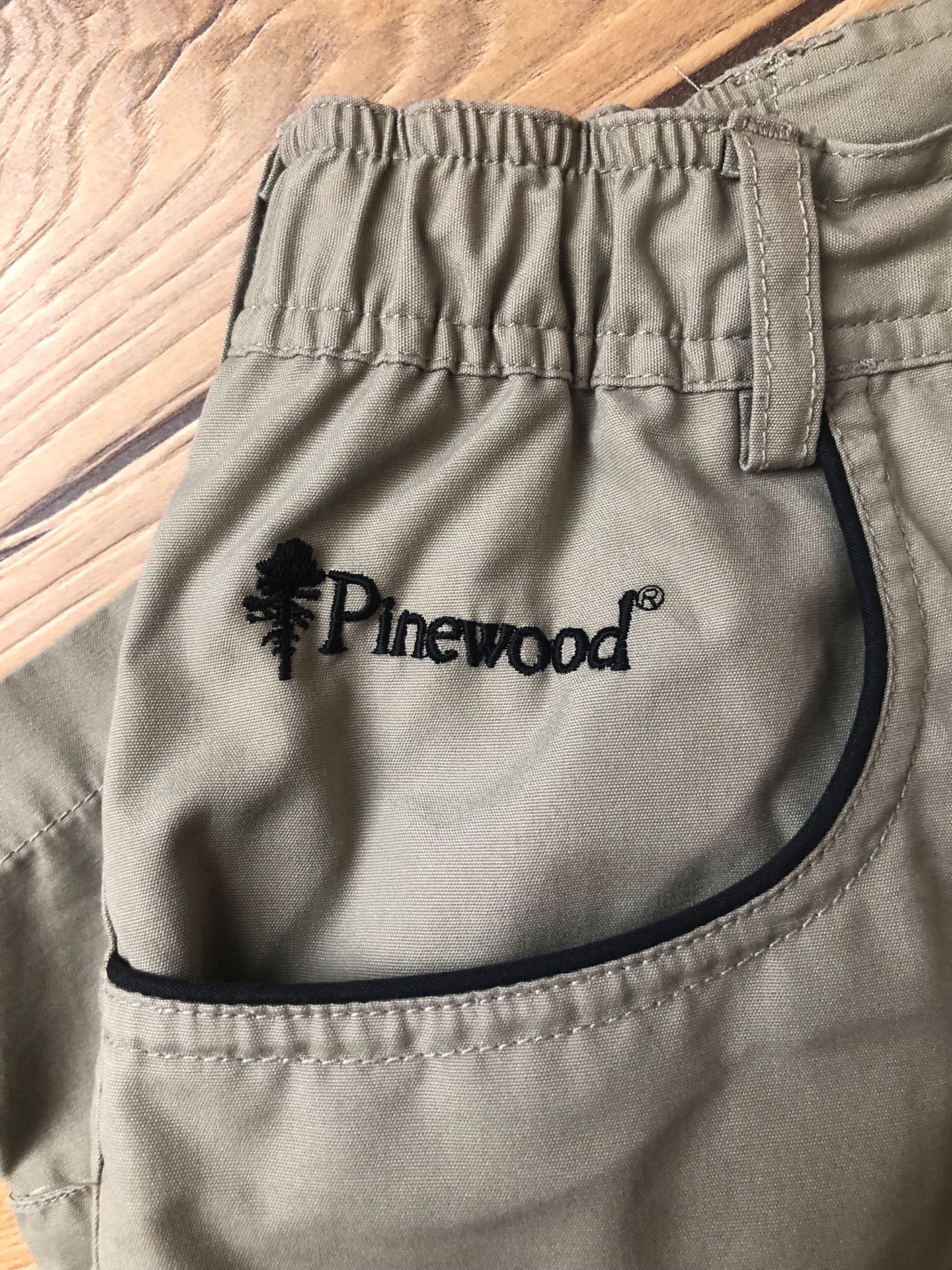 PINEWOOD-pantaloni scurti in stare impecabila pentru barbati