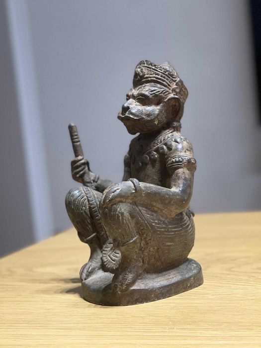 Стара бронзова статуя на Хануман