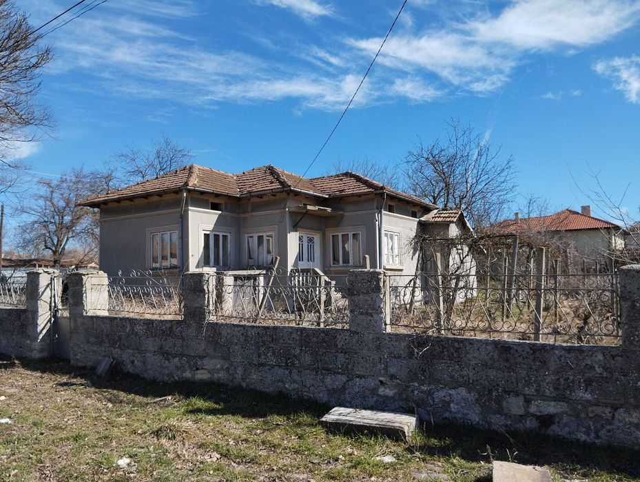 Къща за ремонт в Кардам