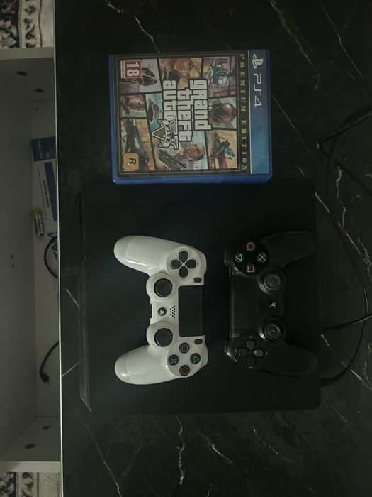 Play Station 4 slim