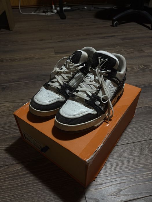 Lv trainers size 42