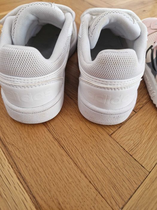 Адидас маратонки 33 номер