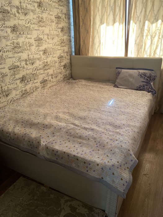 Продам кровать с матрассом и подьемным механизмом