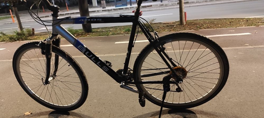 Vând bicicletă Bulls cadru de aluminiu 54 cm 22 inch 24 viteze roți 28