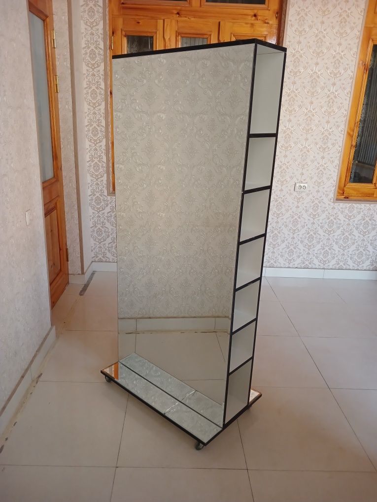 Go'zalik salon oynasi