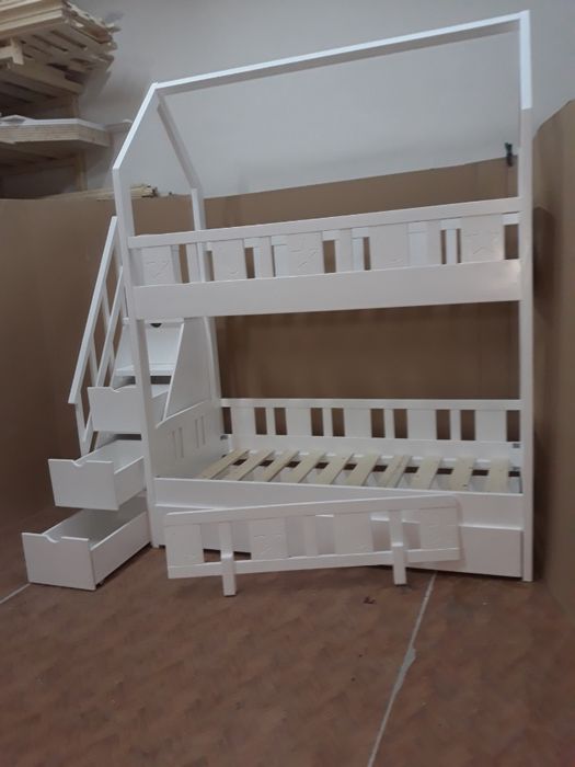 TRANSPORT GRATUIT.Pat etajat tip casuta,cod 2003