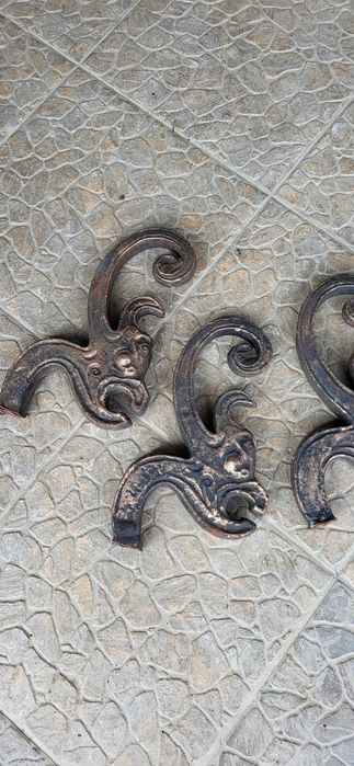 Cap dragoni din fier