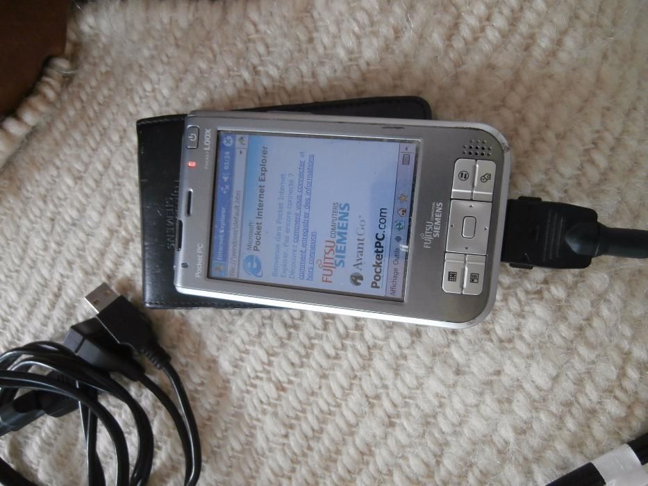 Pocket- PC Fujitsu-Siemens Pocket Loox 720 , cablu,incarcator,C