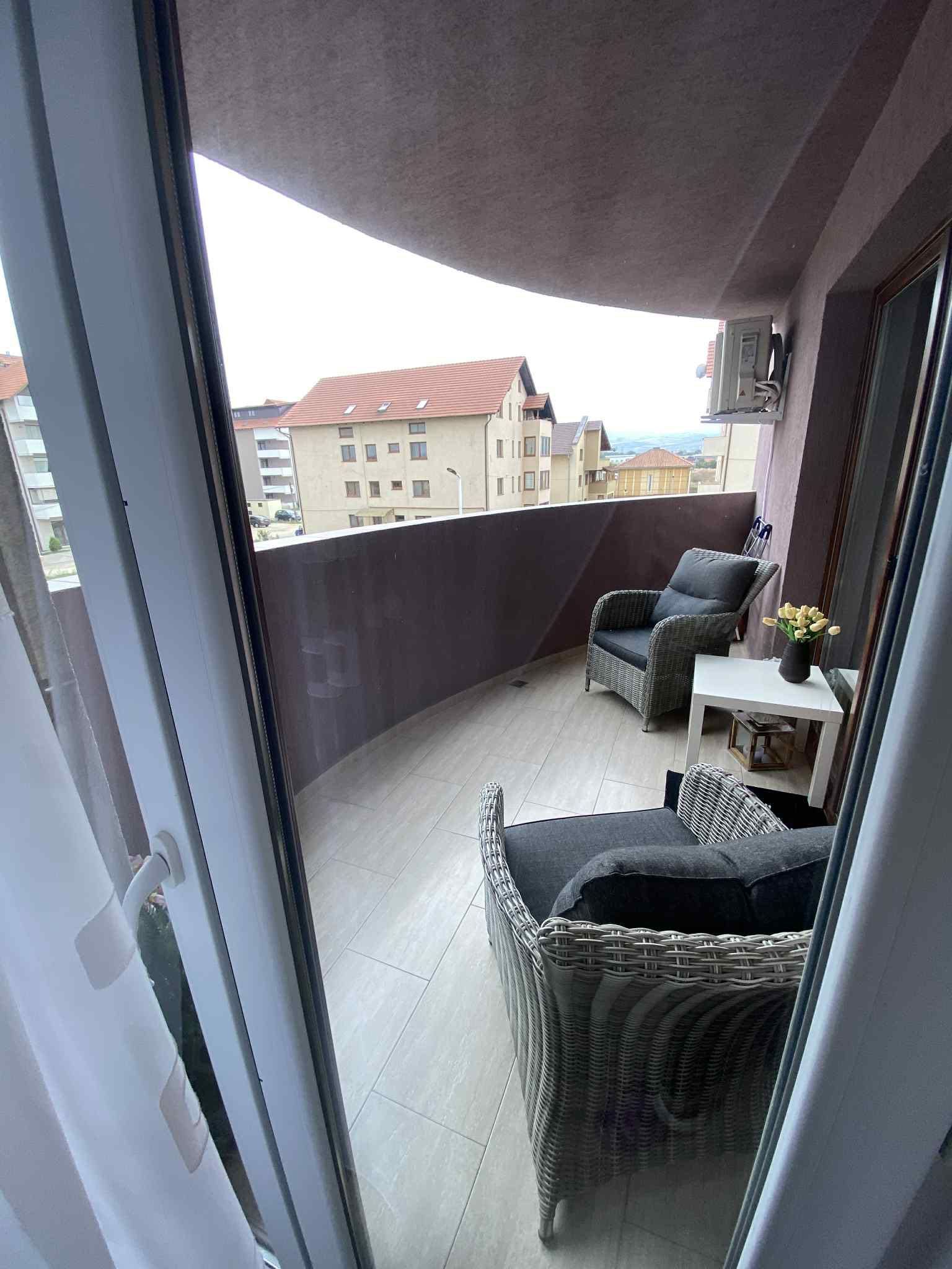 Apartament de închiriat cu 3 camere în zona rezidențială