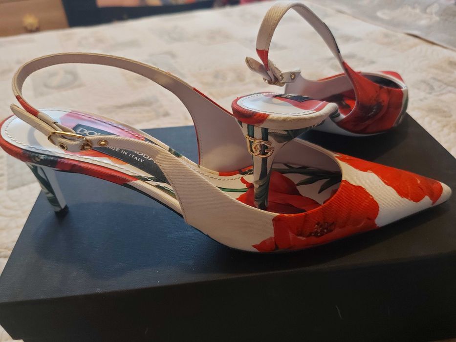 Обувки Dolce Gabbana  38 номер, носени са само няколко пъти в офиса.