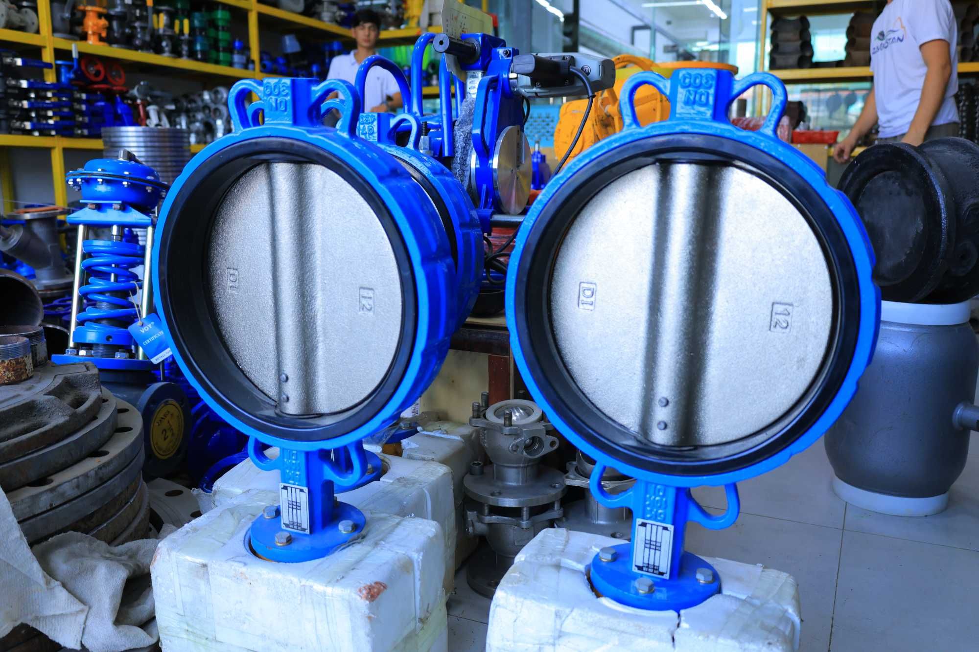 Затворы дисковые поворотные с редуктором D371 DN200 PN16