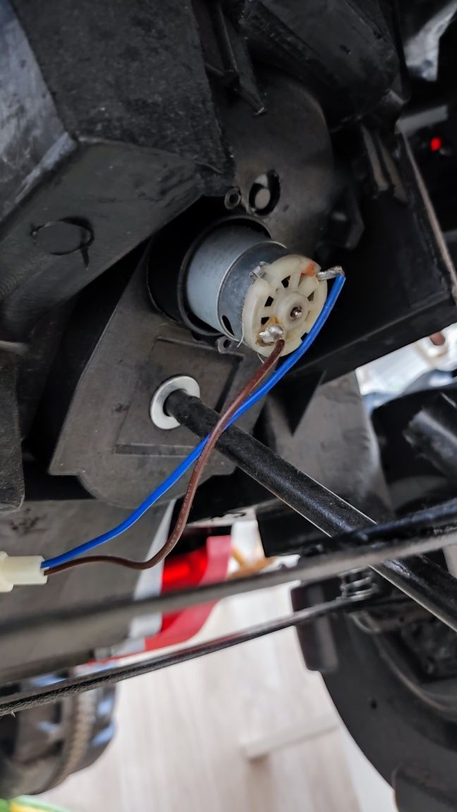 Mașină electrică telecomanda Jeep Motor virare defect